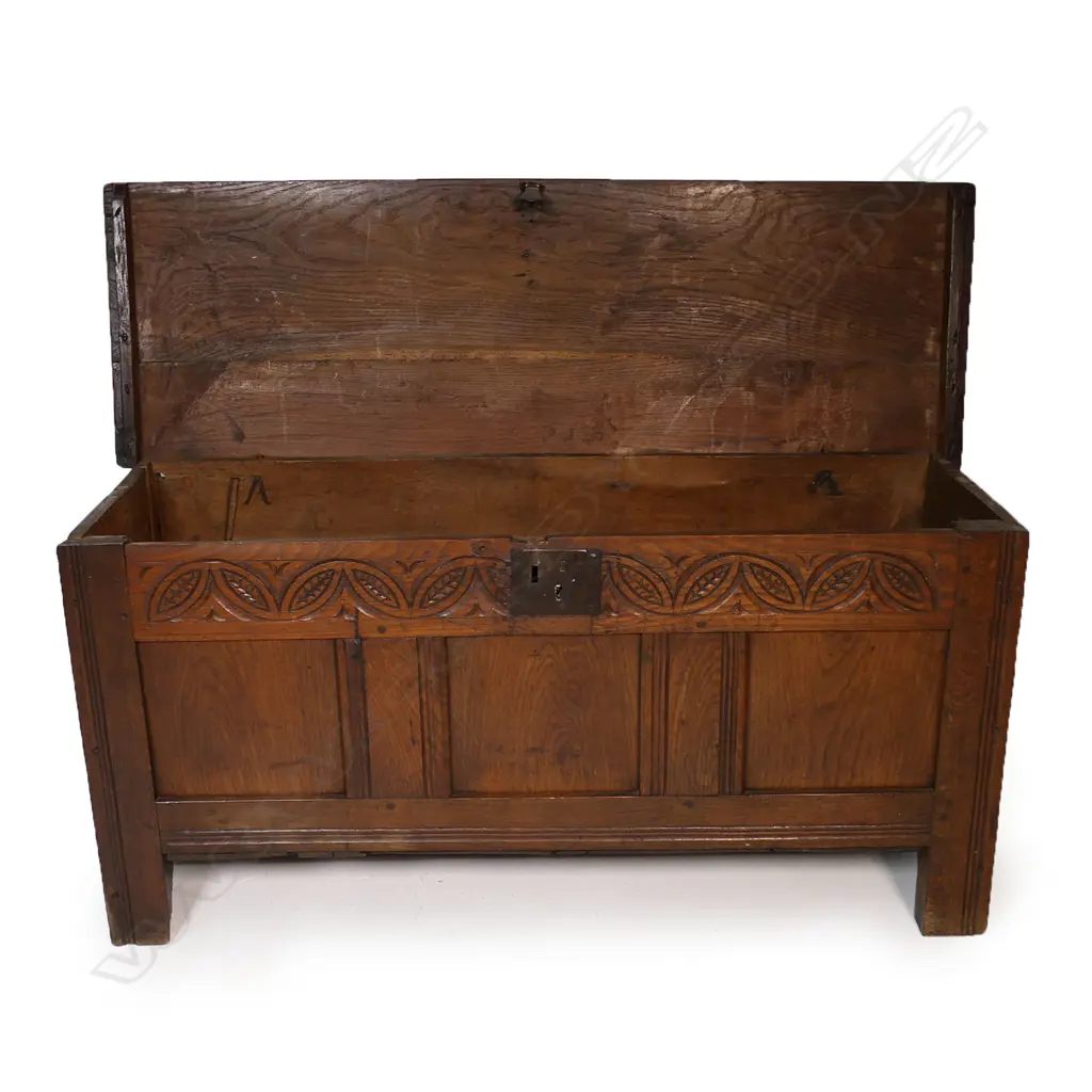 A small proportion 18thC oak coffer, Image 1++