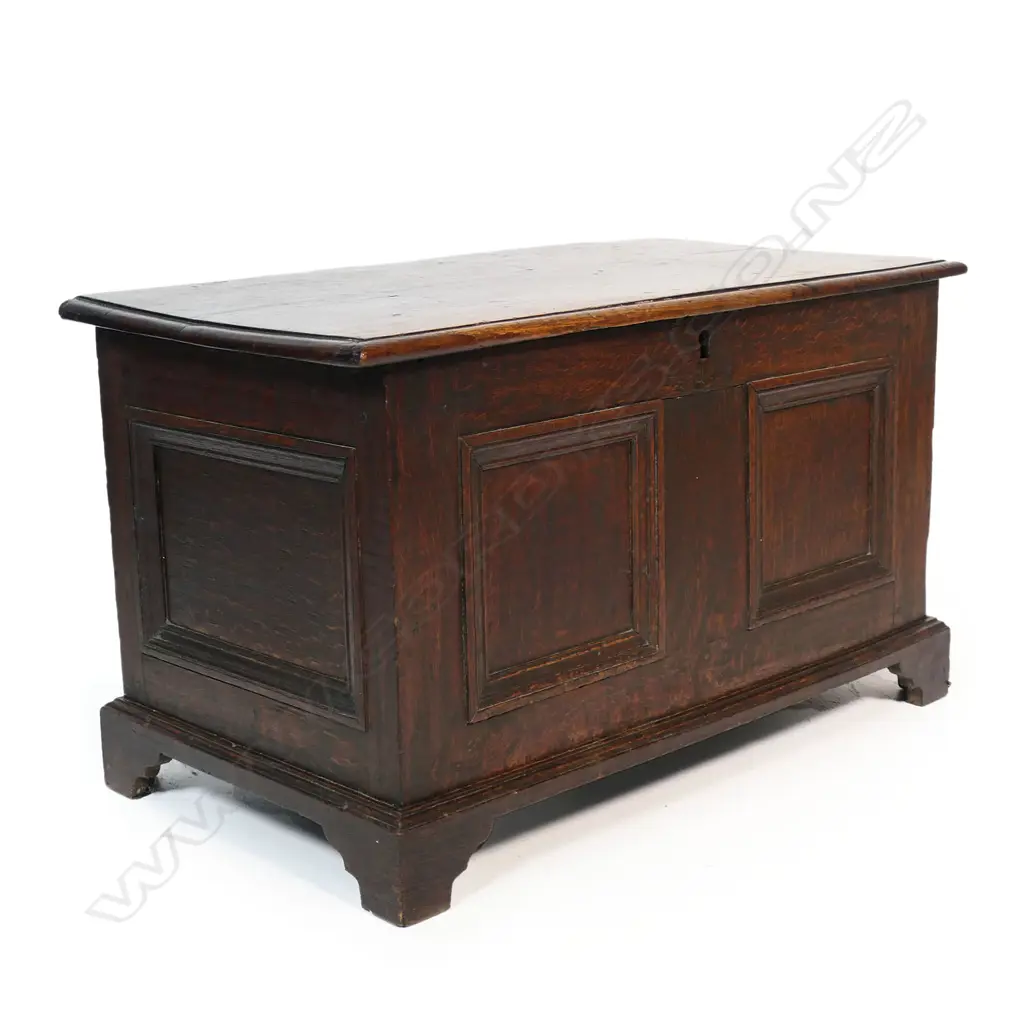 A small proportion Georgian oak coffer, Image 1++