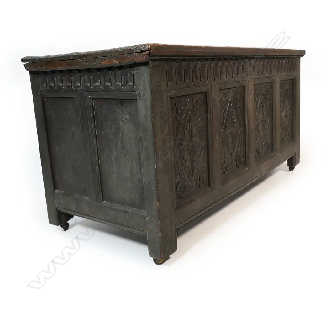 A large George III oak coffer, Image 1++