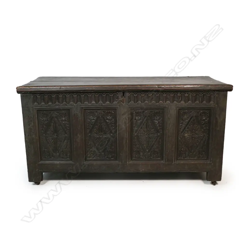 A large George III oak coffer, Image 1++