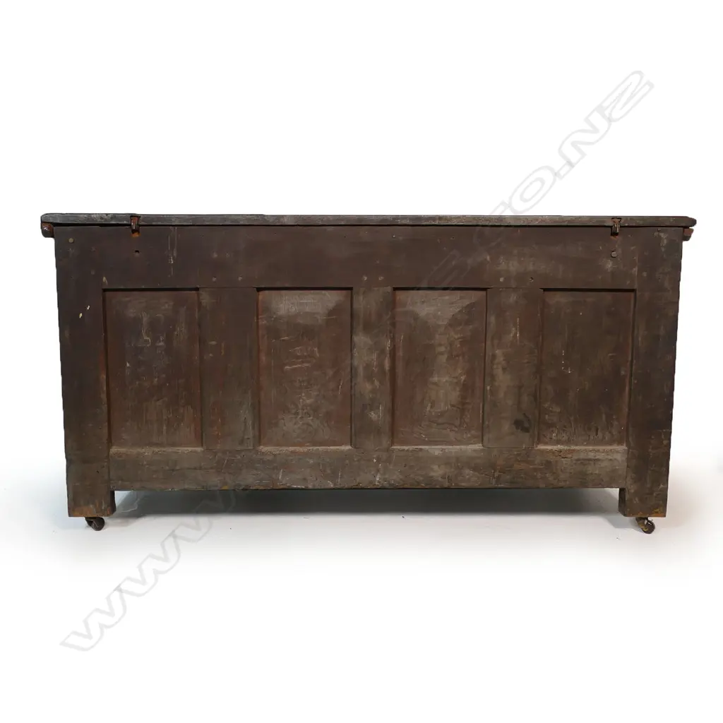 A large George III oak coffer, Image 1++