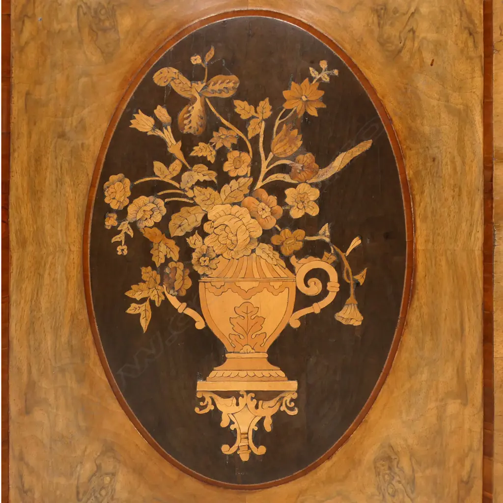 An impressive Victorian figured walnut credenza, Image 1++