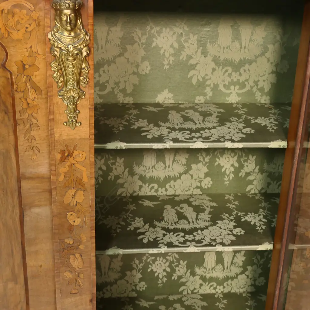 An impressive Victorian figured walnut credenza, Image 1++
