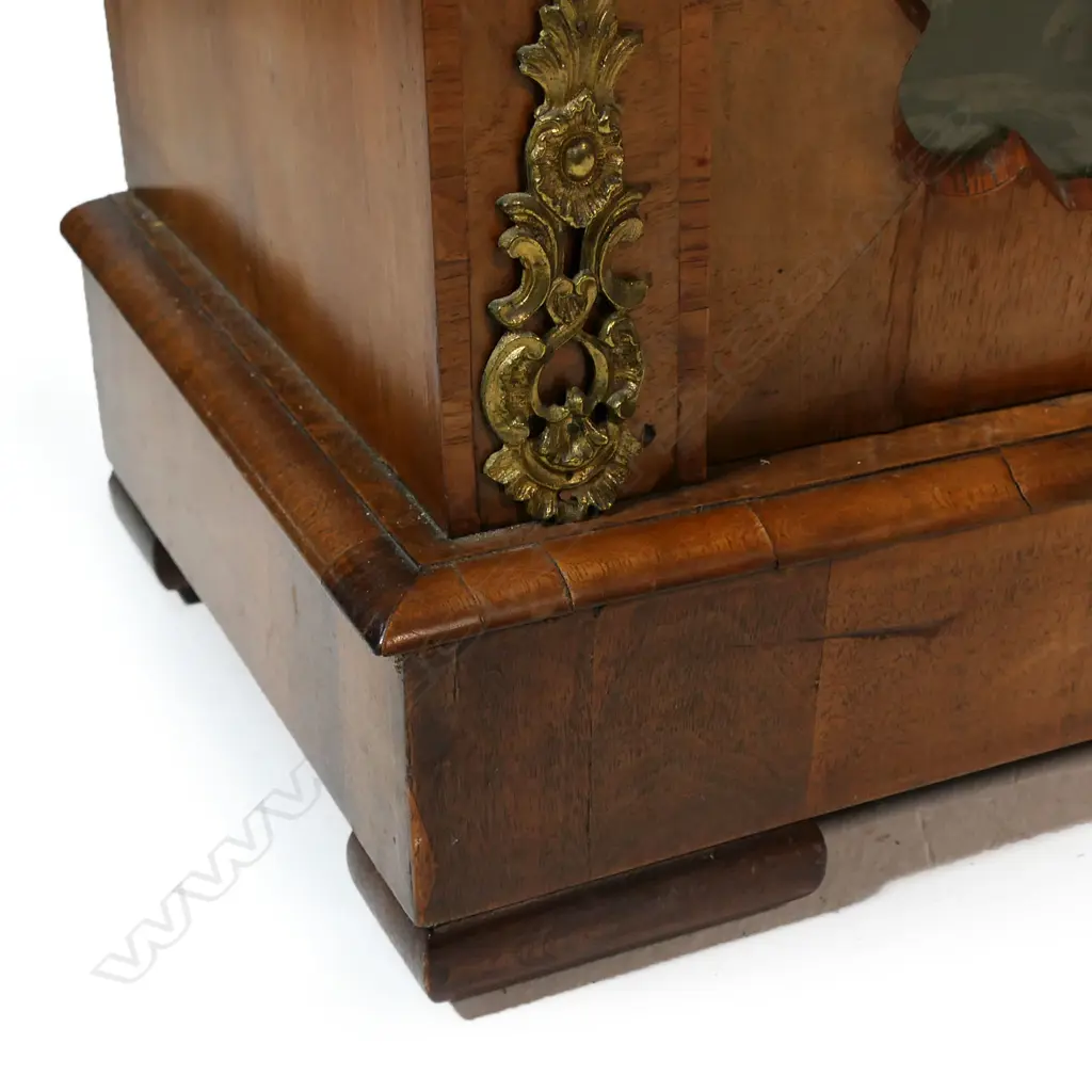 An impressive Victorian figured walnut credenza, Image 1++