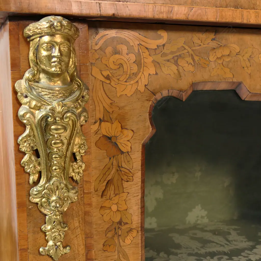 An impressive Victorian figured walnut credenza, Image 1++