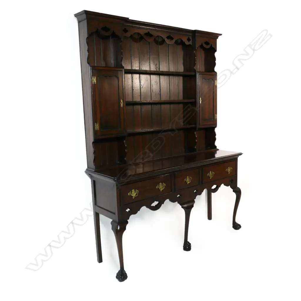 An oak Georgian style Welsh dresser, Image 1++