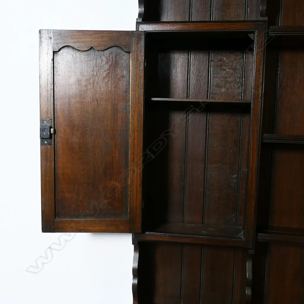 An oak Georgian style Welsh dresser, Image 1++
