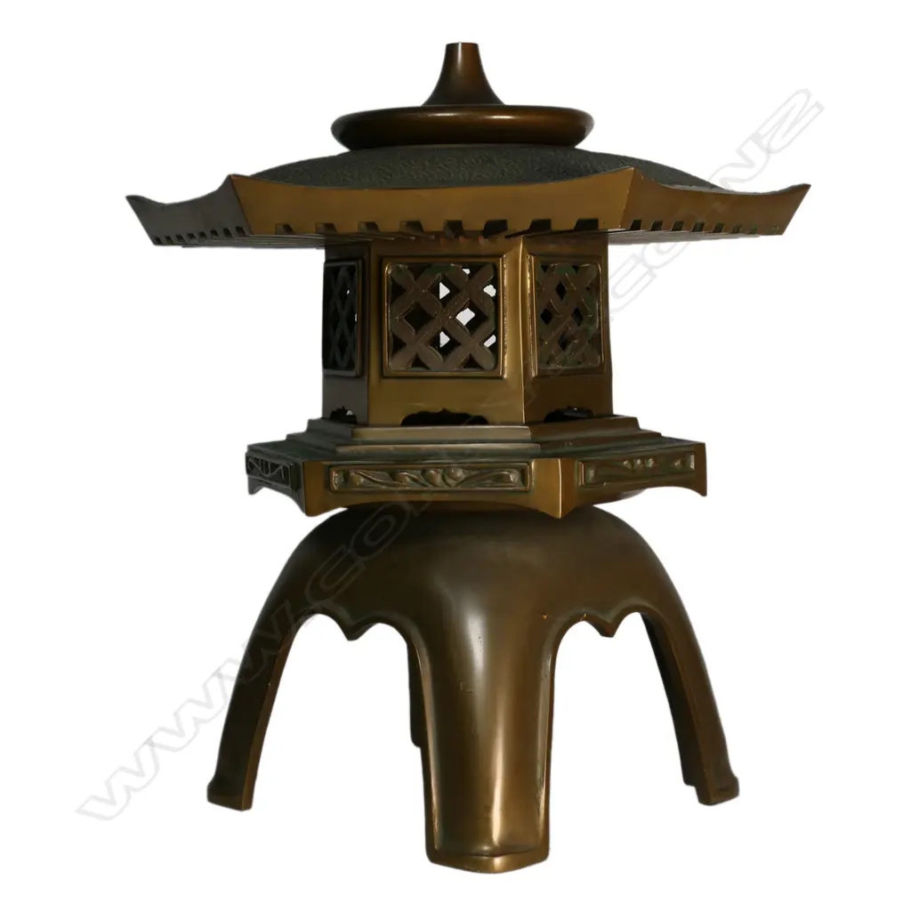 Large oriental heavy bronze temple lamp, Image 1++
