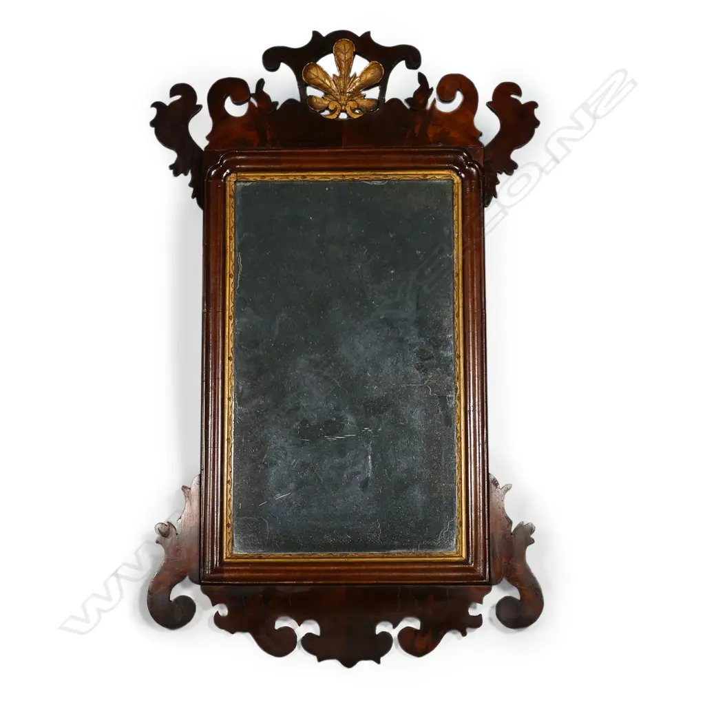 A Georgian mahogany mirror, Image 1++