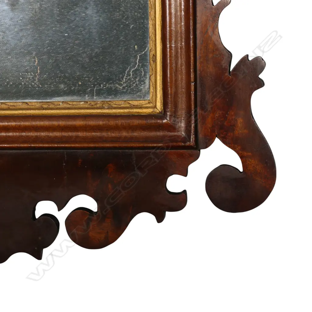 A Georgian mahogany mirror, Image 1++