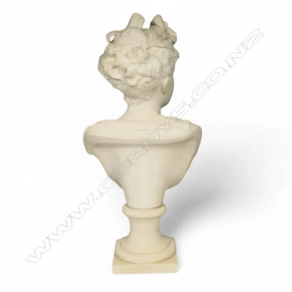 An early 1900s alabaster bust, Image 1++