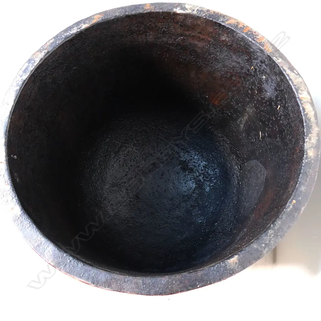 A large 19thC cast iron whale pot, Image 1++