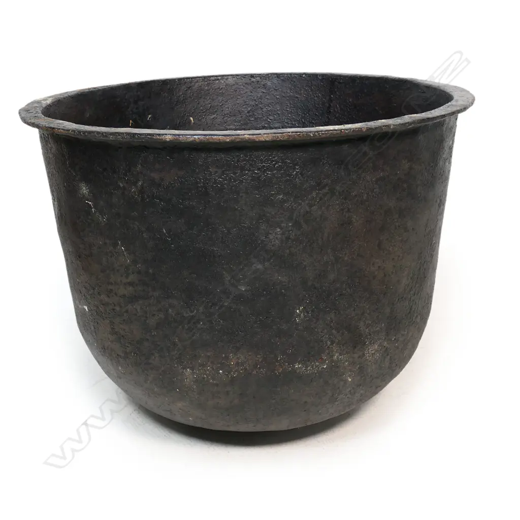 A large 19thC cast iron whale pot, Image 1++