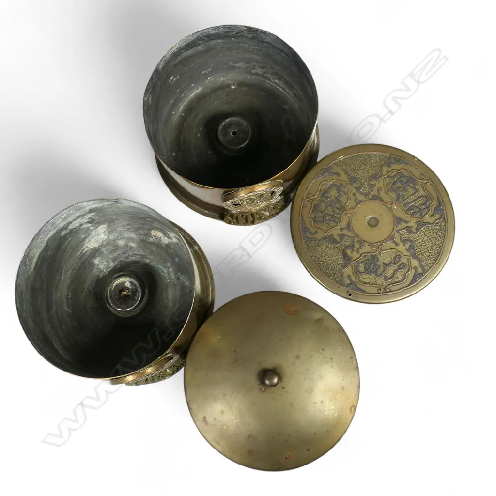 Two WW1 trench art brass large shell cases with military insignia 'Q.V.O.S & M', Image 1++