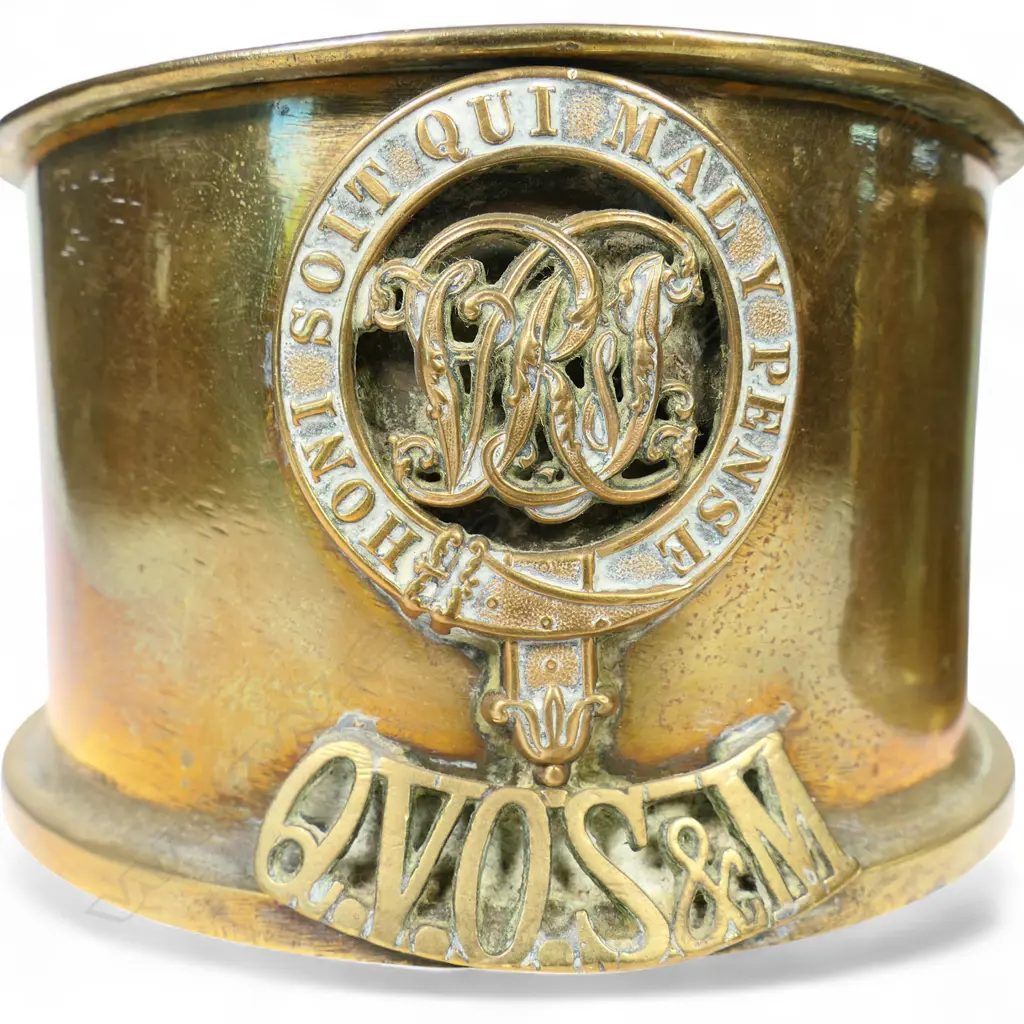 Two WW1 trench art brass large shell cases with military insignia 'Q.V.O.S & M', Image 1++