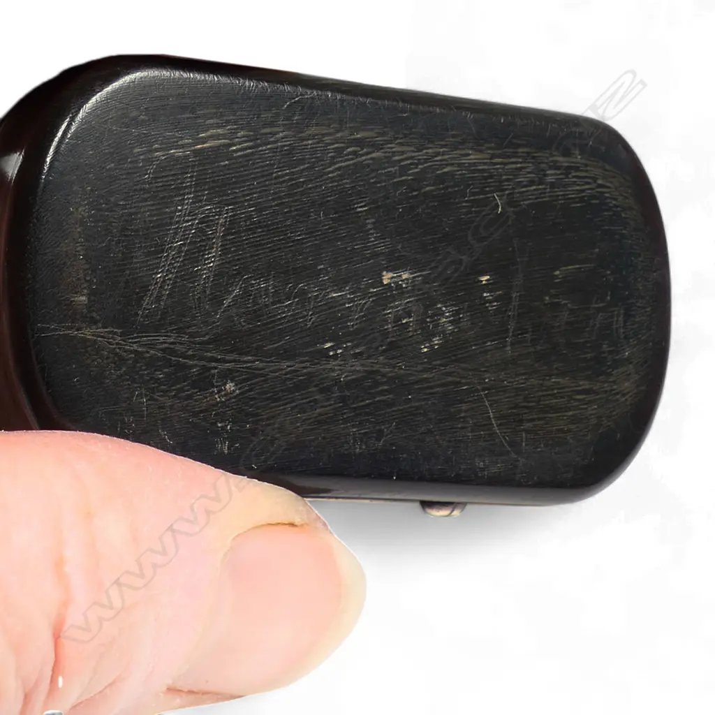 A 19thC New Zealand historical silver mounted sheep's horn pocket snuff dated 1864, Image 1++