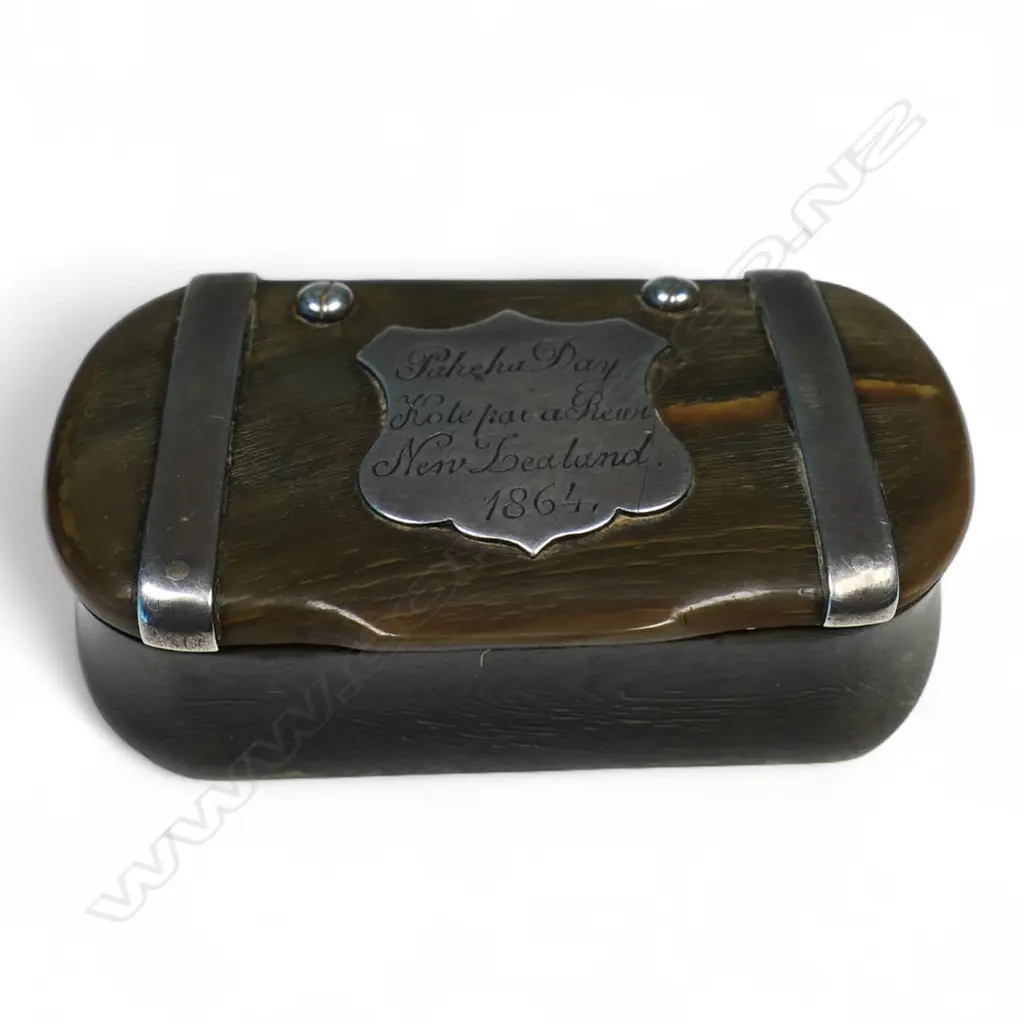 A 19thC New Zealand historical silver mounted sheep's horn pocket snuff dated 1864, Image 1++