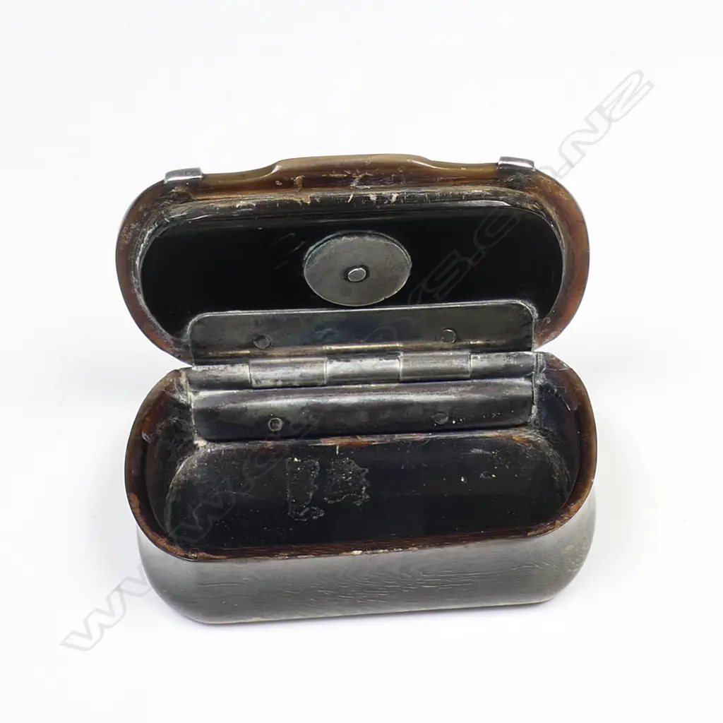 A 19thC New Zealand historical silver mounted sheep's horn pocket snuff dated 1864, Image 1++