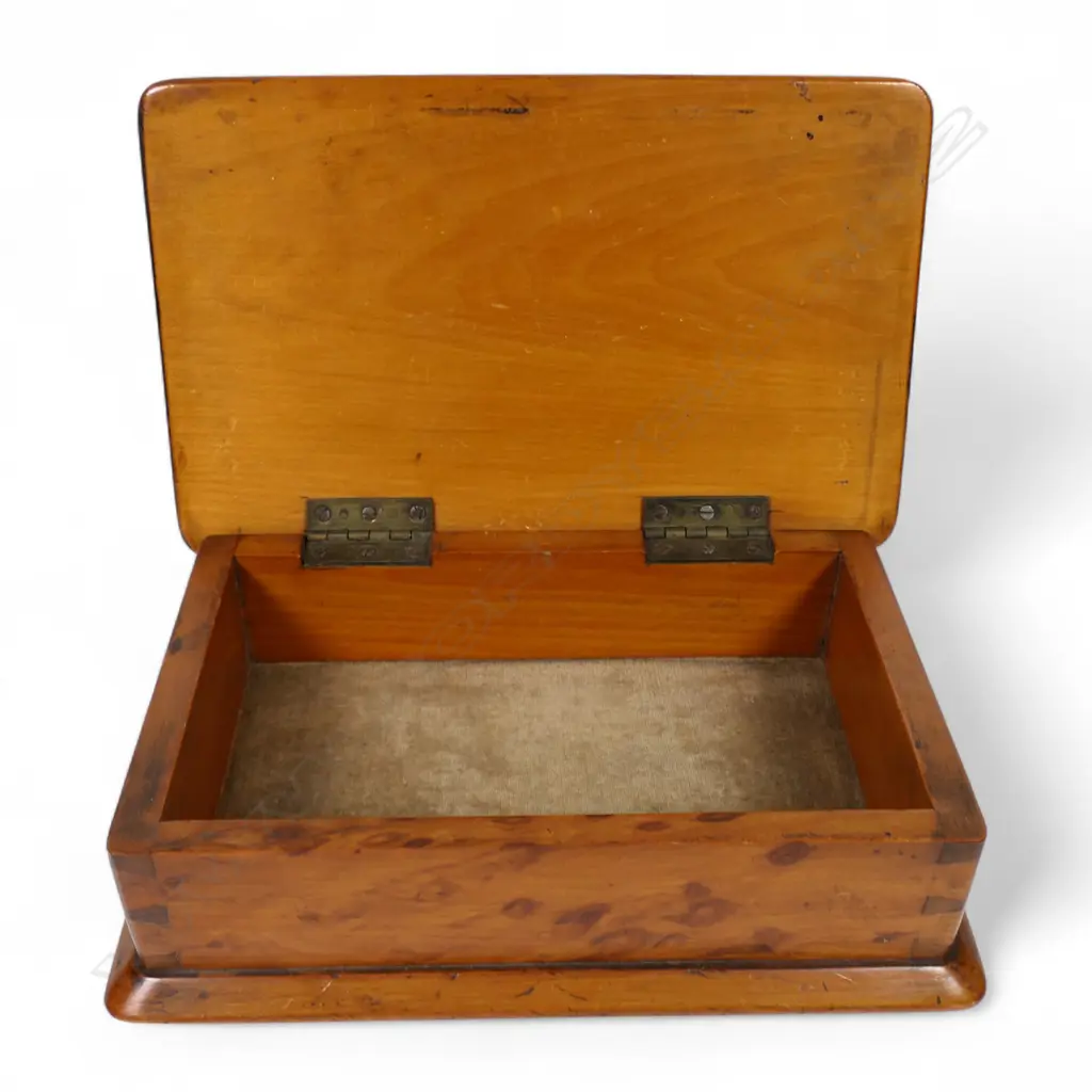 William Norrie N.Z. colonial woods small work box, Image 1++