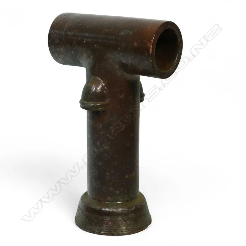 An 'Amalgamated Brick Pipe Ltd WGTN TARANAKI ST. WORKS' small colonial chimney pot, Image 1++