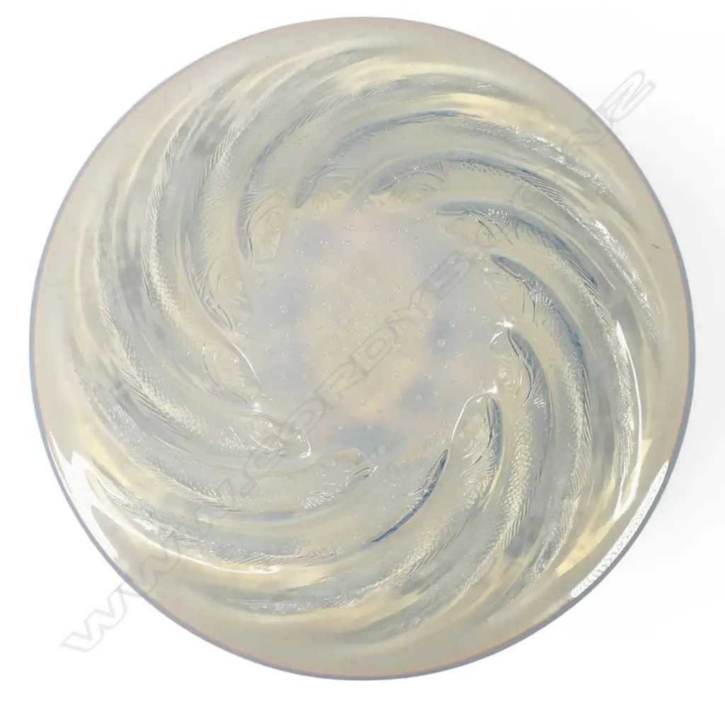 Rene Lalique opalescent glass 'Poissons' shallow bowl, Image 1++