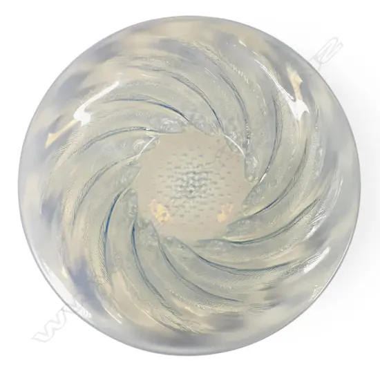 Rene Lalique opalescent glass 'Poissons' shallow bowl,