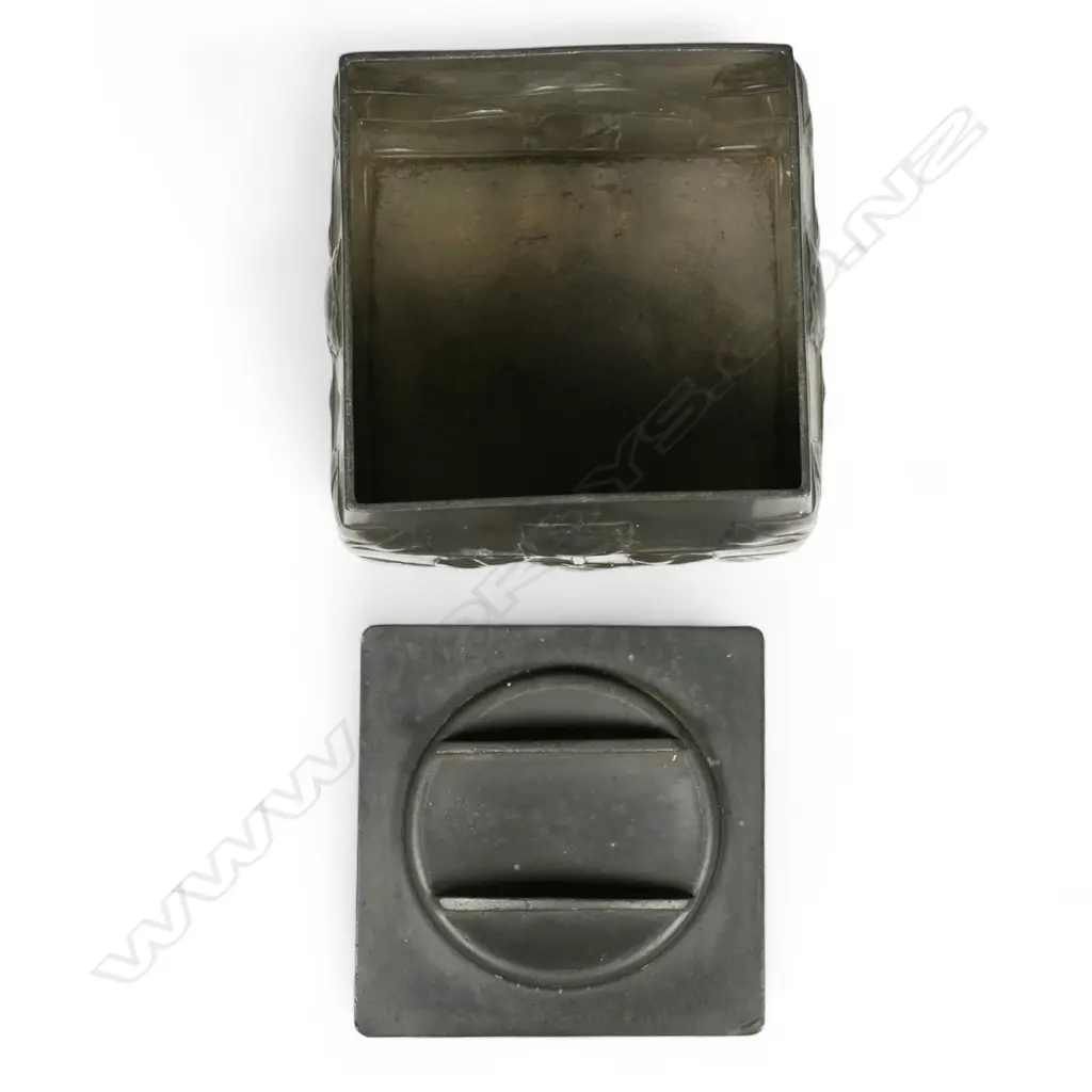 Archibald Knox English (Tudric) Pewter biscuit box, Image 1++
