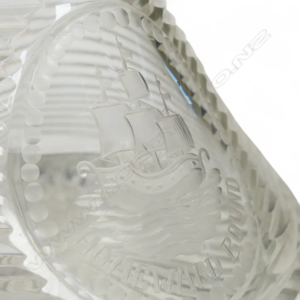 A crystal ship's decanter, Image 1++