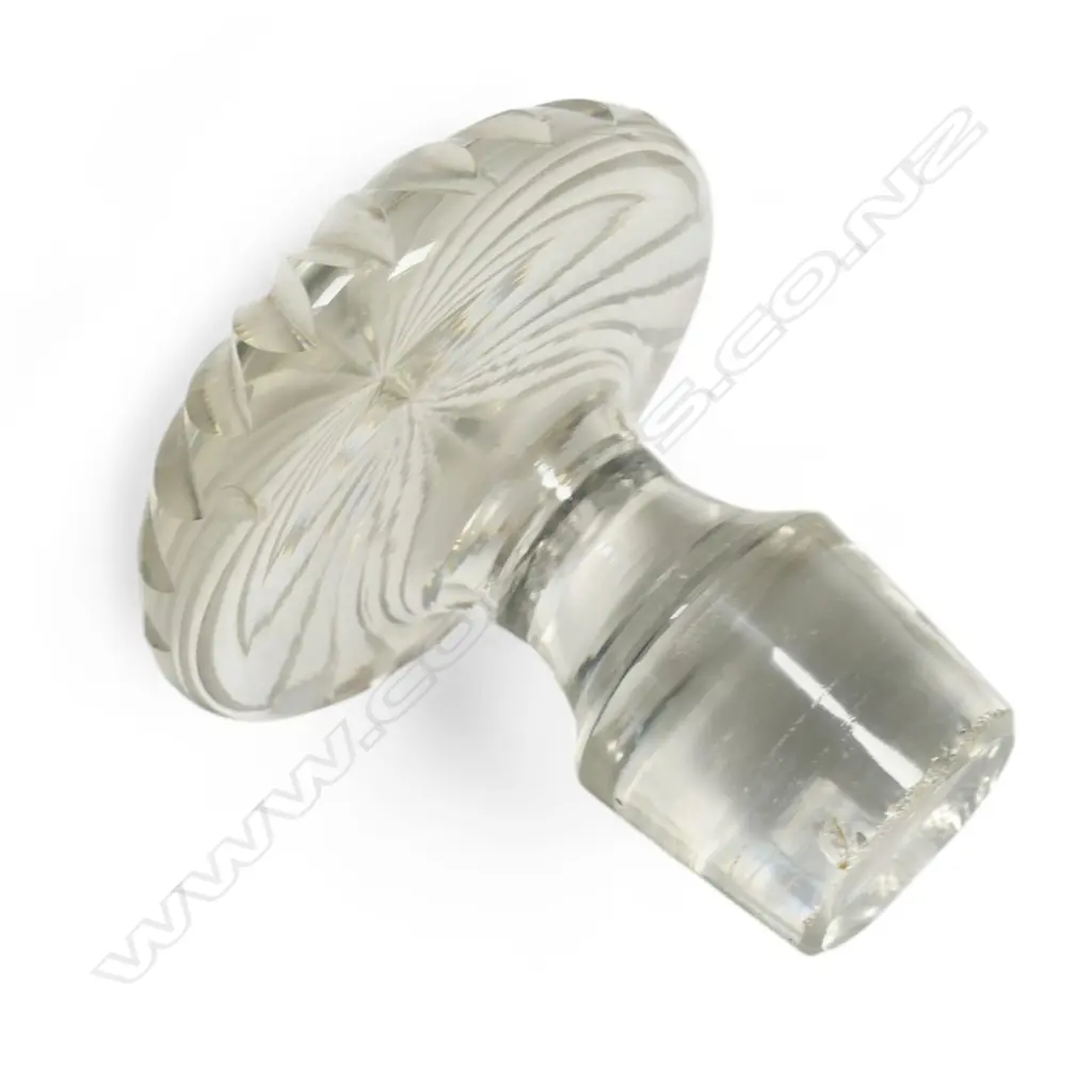 A crystal ship's decanter, Image 1++