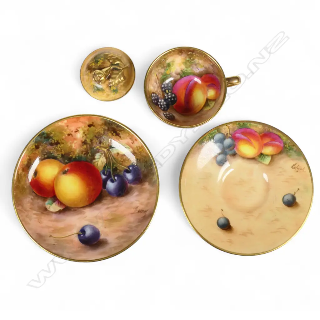 A Royal Worcester miniature set, Image 1++