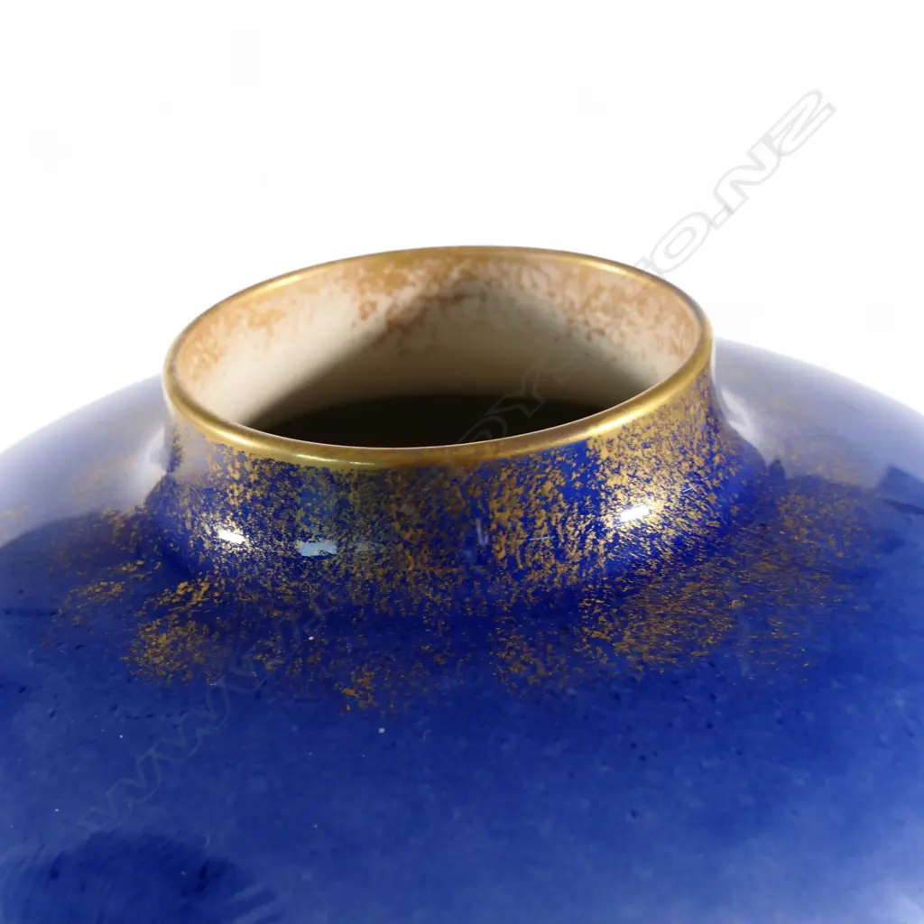 A large Royal Doulton 'Blue Children' vase, Image 1++