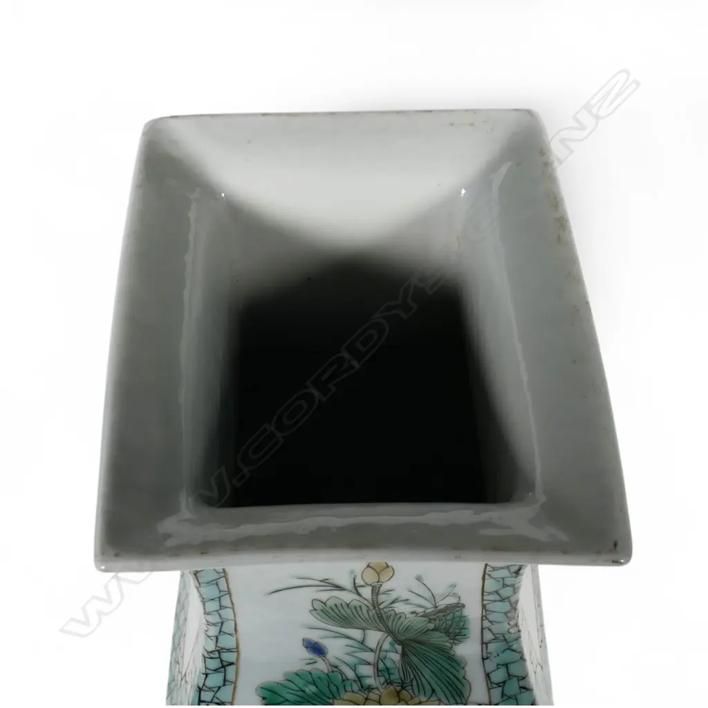 A Chinese fine quality porcelain tall vase, Image 1++