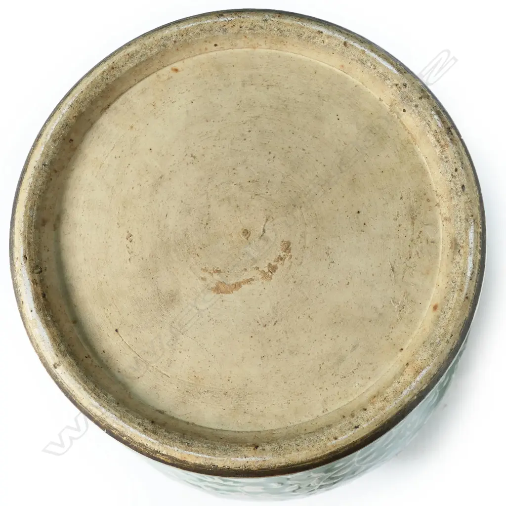 A 19thC large celadon porcelain pâte sur pâte ginger jar, Image 1++