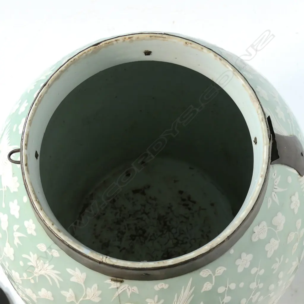 A 19thC large celadon porcelain pâte sur pâte ginger jar, Image 1++