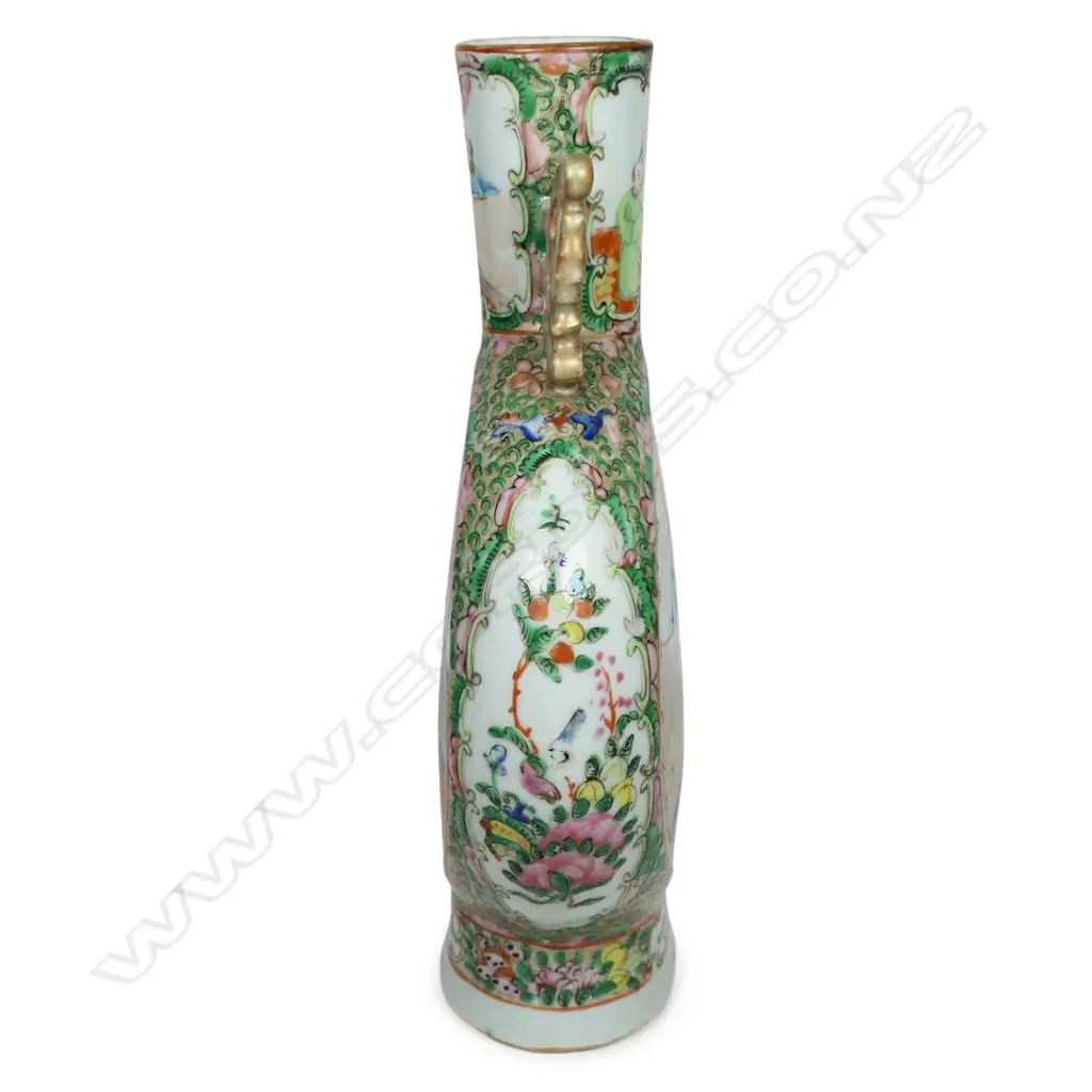 An late 19thC Chinese famille rose moon flask vase, Image 1++