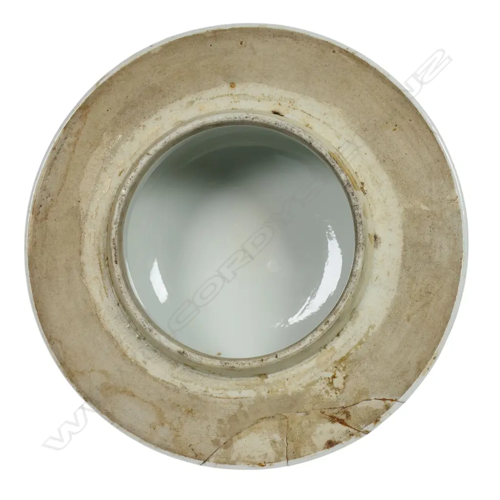 An old (c.1900) Chinese famille rose large lidded jar, Image 1++