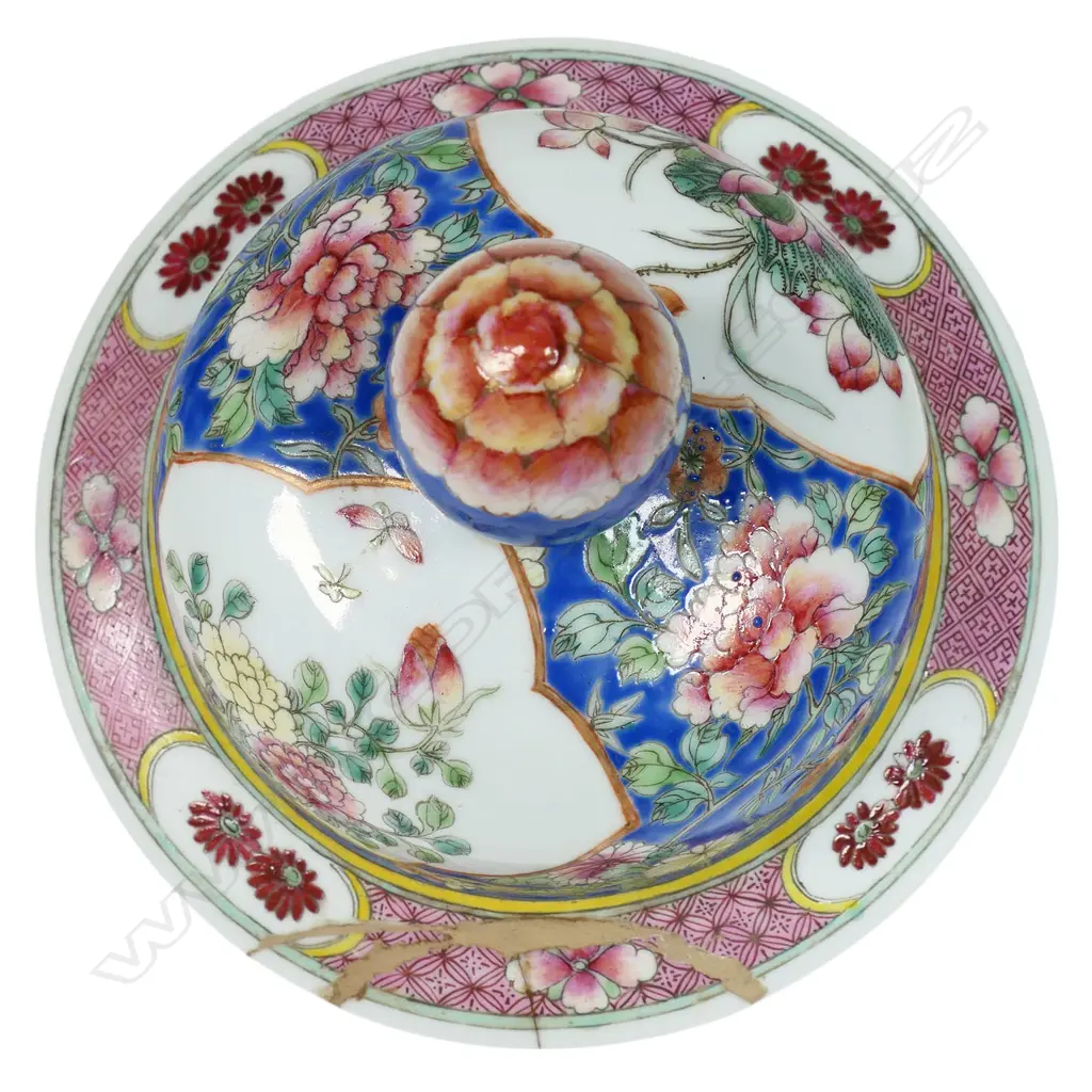 An old (c.1900) Chinese famille rose large lidded jar, Image 1++