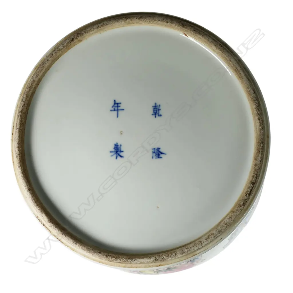 An old (c.1900) Chinese famille rose large lidded jar, Image 1++