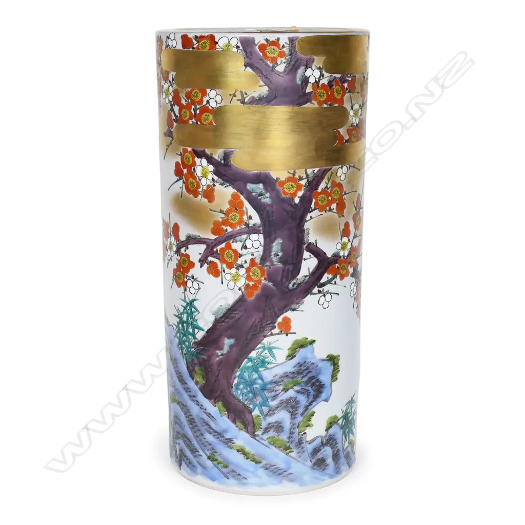 An early 20thC Japanese porcelain Kutani tall cylinder vase, Image 1++
