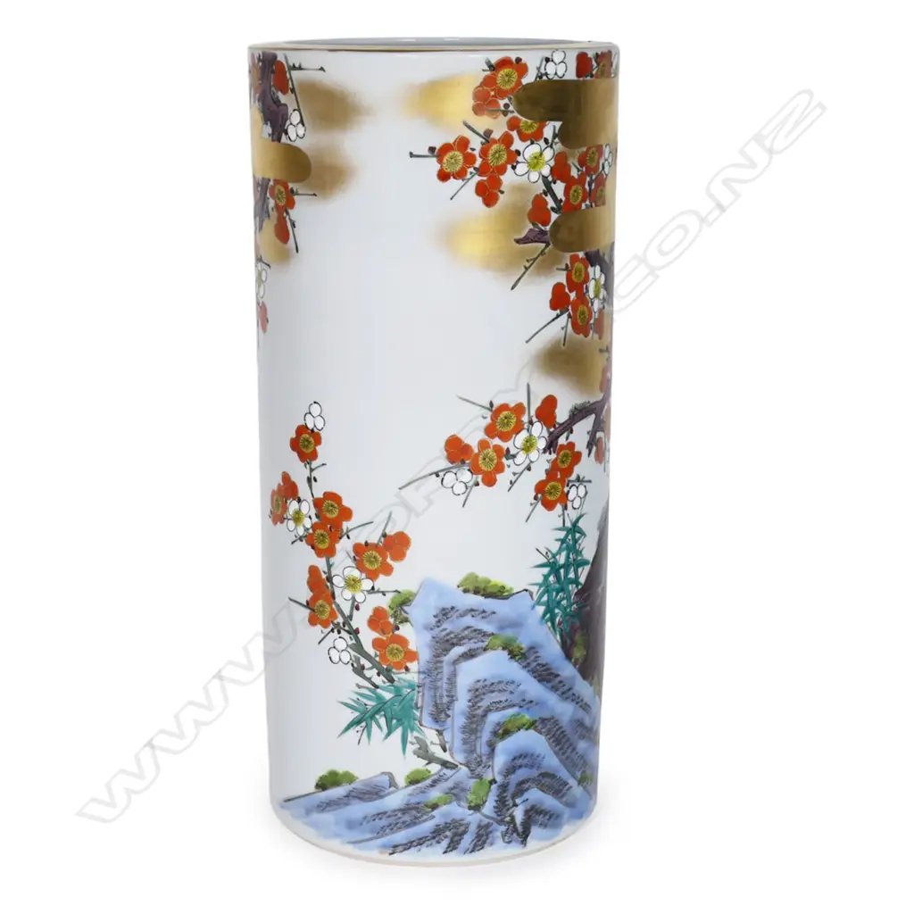 An early 20thC Japanese porcelain Kutani tall cylinder vase, Image 1++