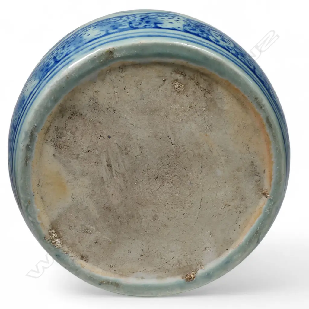 An old Japanese Imari hibachi, Image 1++