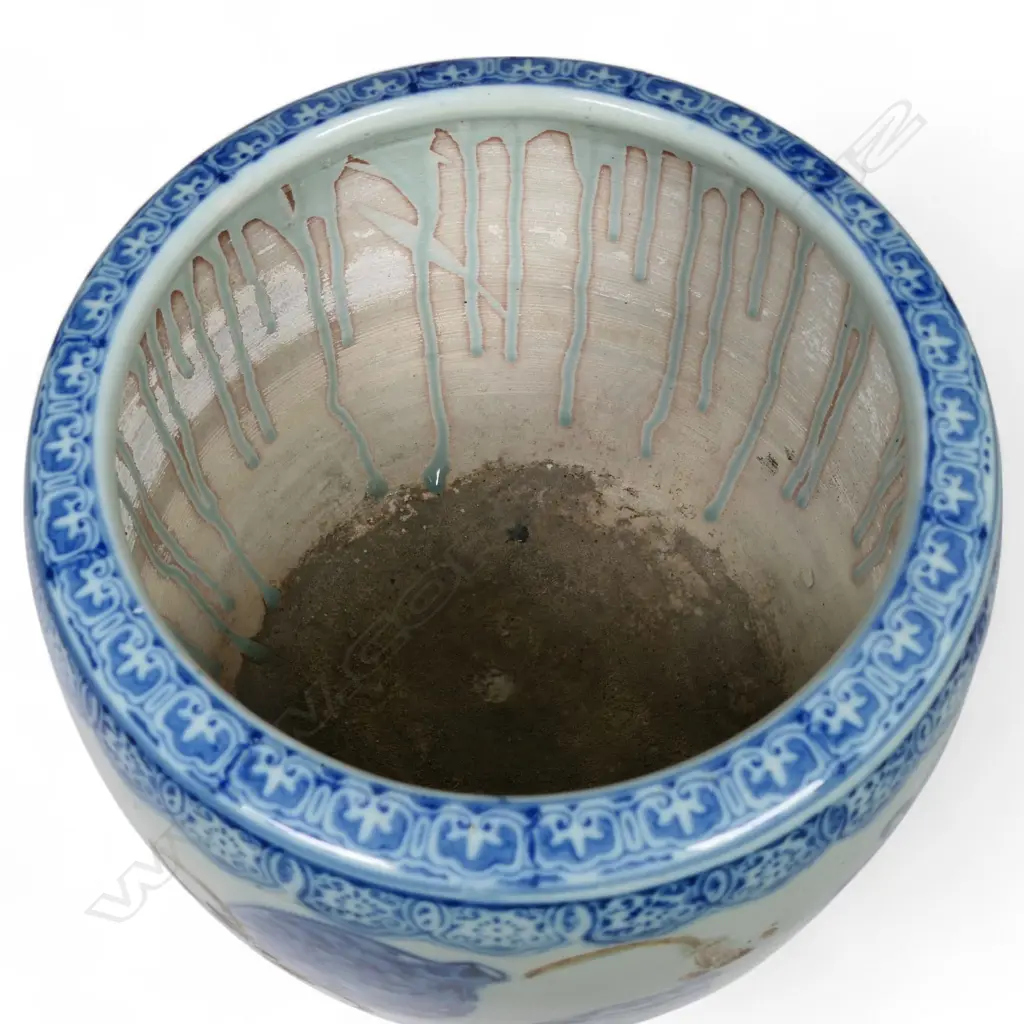 An old Japanese Imari hibachi, Image 1++