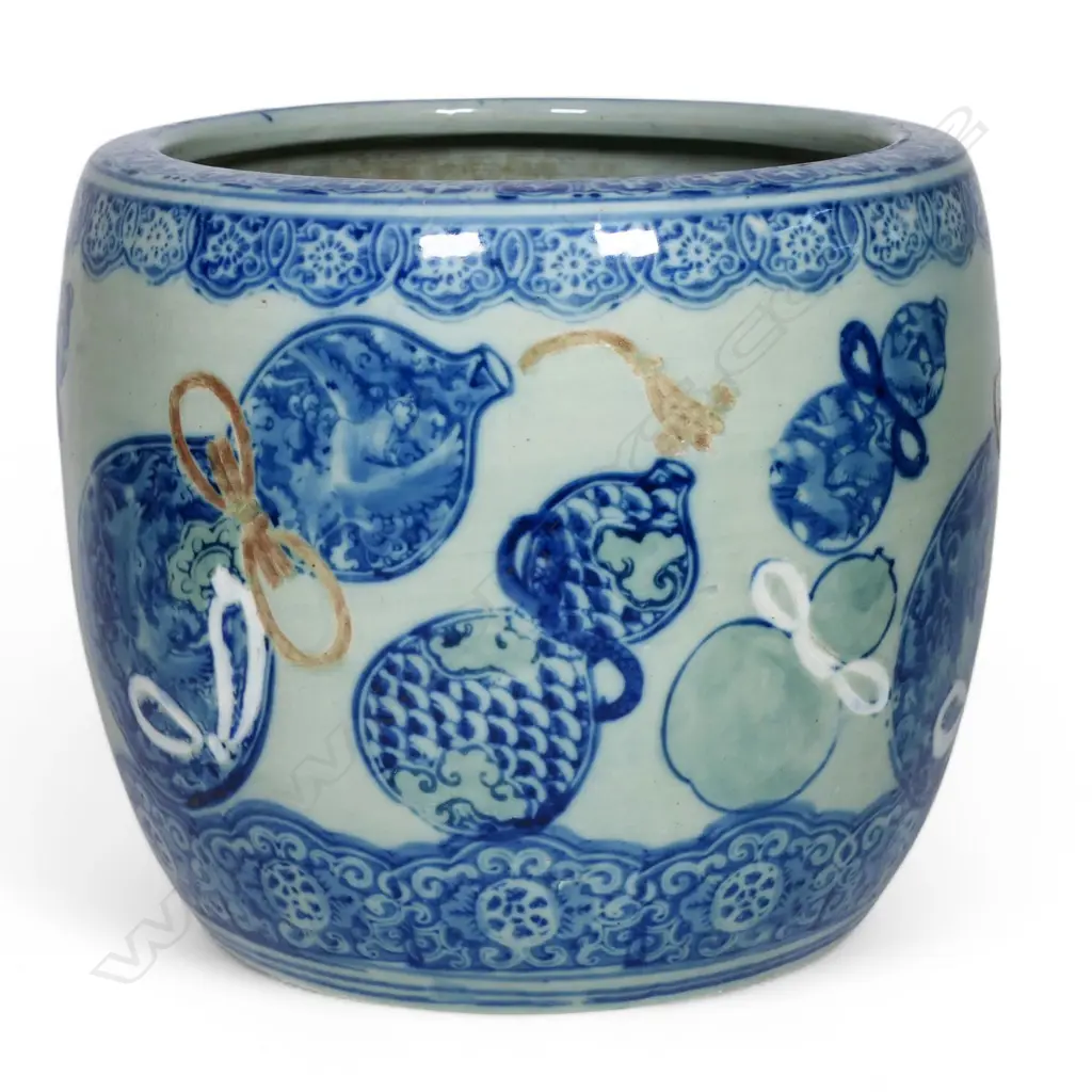 An old Japanese Imari hibachi, Image 1++