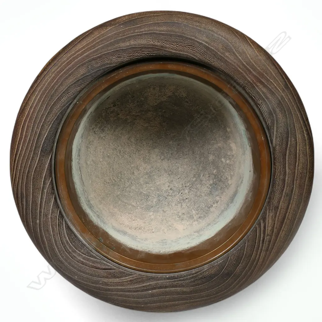 A Japanese Meiji period paulownia wood decorative hibachi, Image 1++