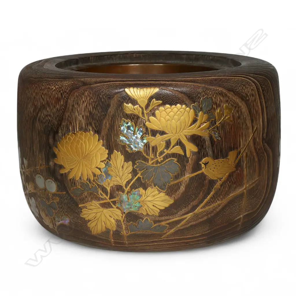 A Japanese Meiji period paulownia wood decorative hibachi, Image 1++