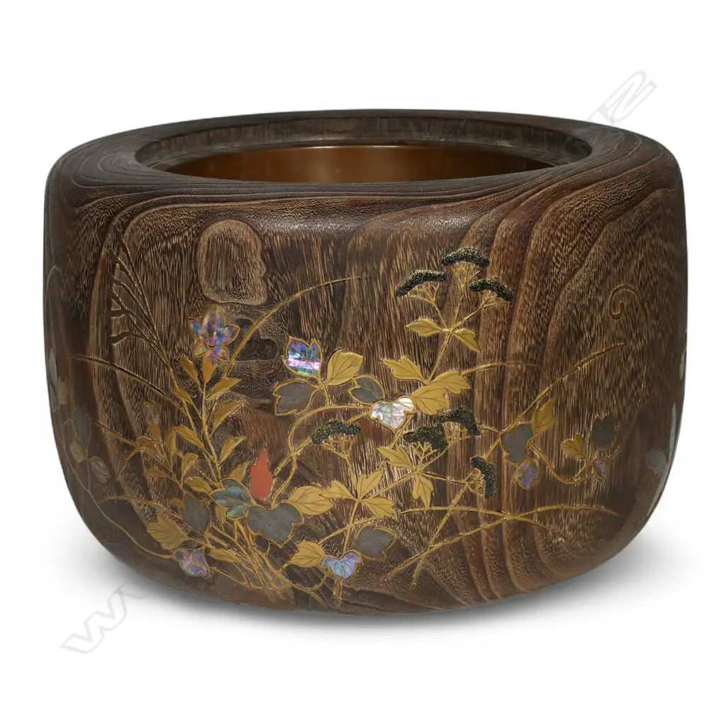 A Japanese Meiji period paulownia wood decorative hibachi, Image 1++