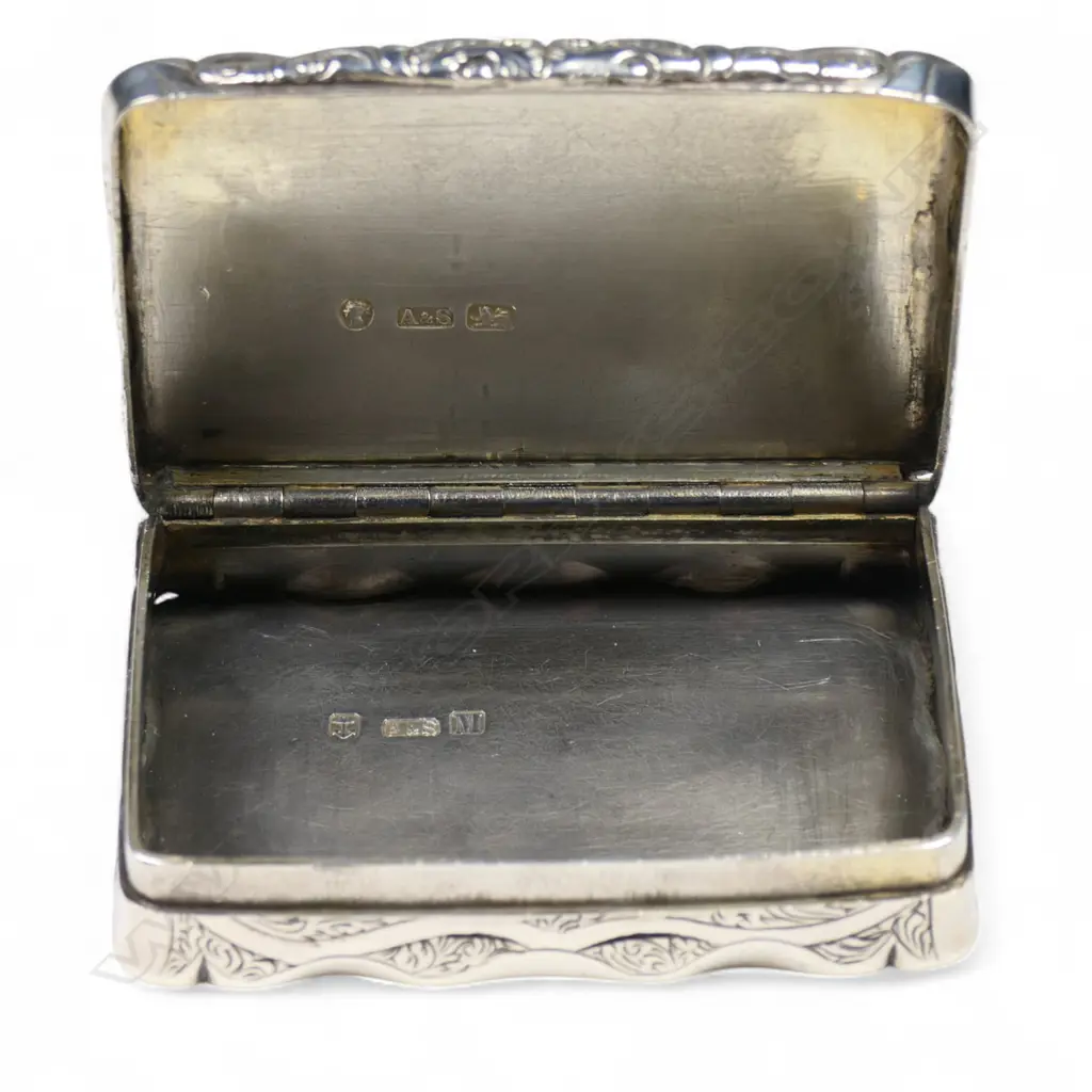 A Victorian silver snuff box, Image 1++