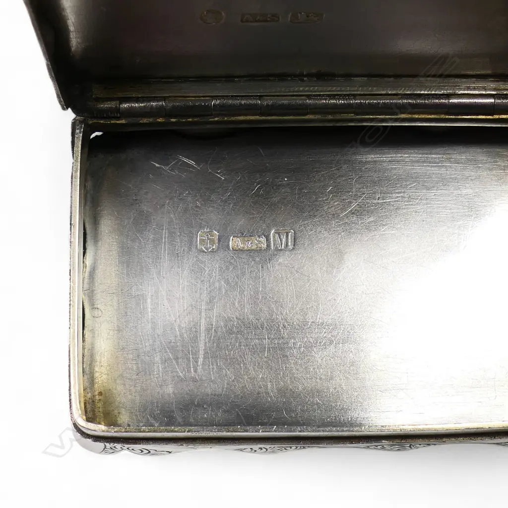 A Victorian silver snuff box, Image 1++