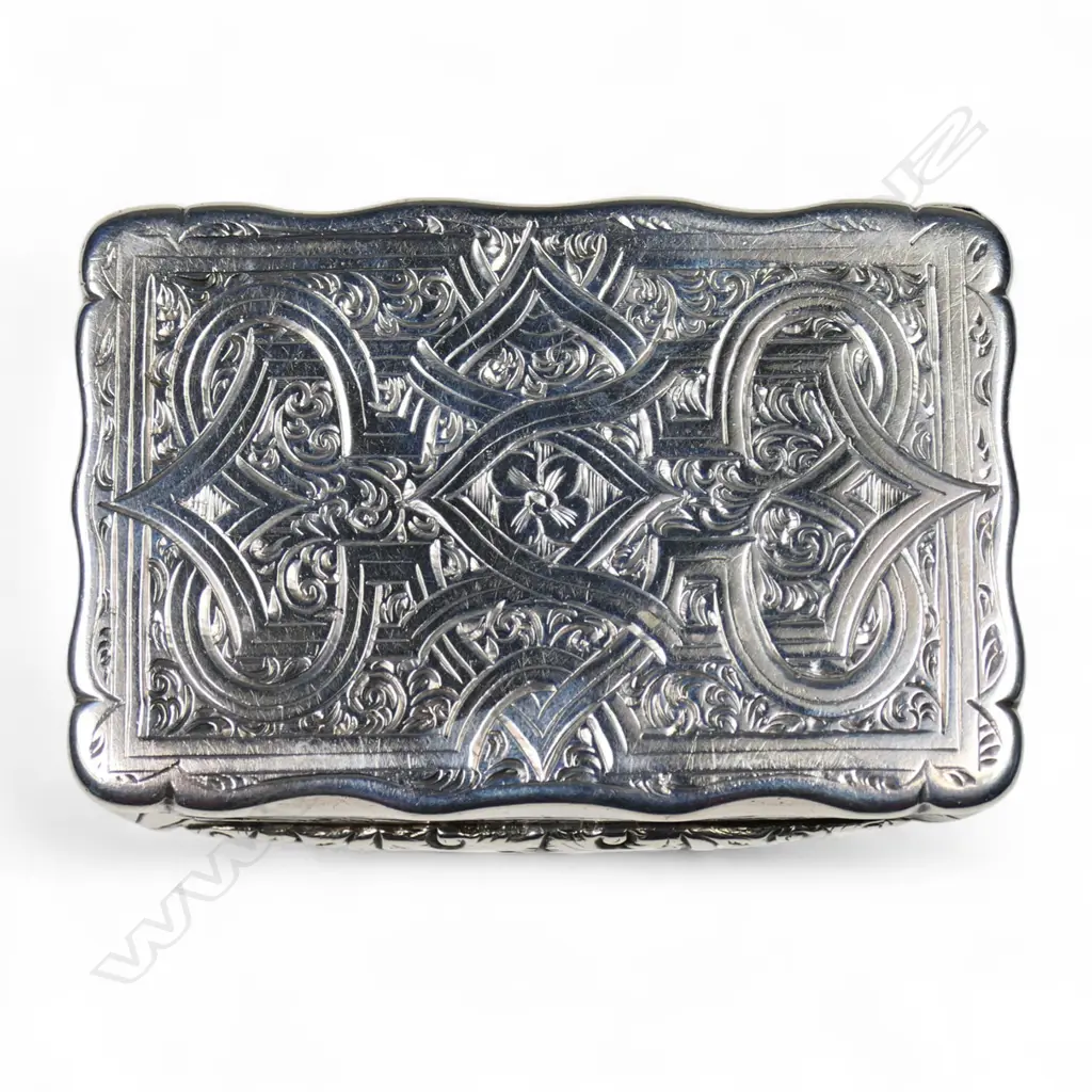 A Victorian silver snuff box, Image 1++
