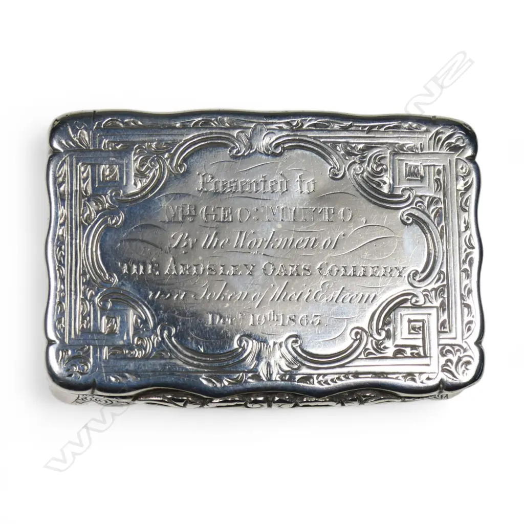 A Victorian silver snuff box, Image 1++